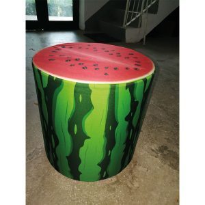 Cube publicitaire en mousse compacte imprimé sur mesure pour communication visuelle en point de vente