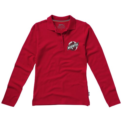 Polo uni manches longues femme : polyvalence et élégance au rendez-vous.