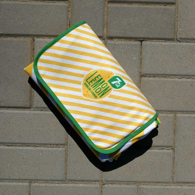 Faites de votre pique-nique une expérience unique avec notre nappe personnalisée, qui reflète votre style et votre personnalité.